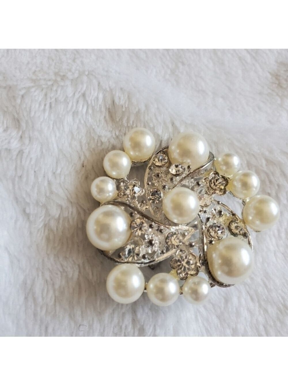 Pearl Crystal Brooch Pin - Picture 2 of 5